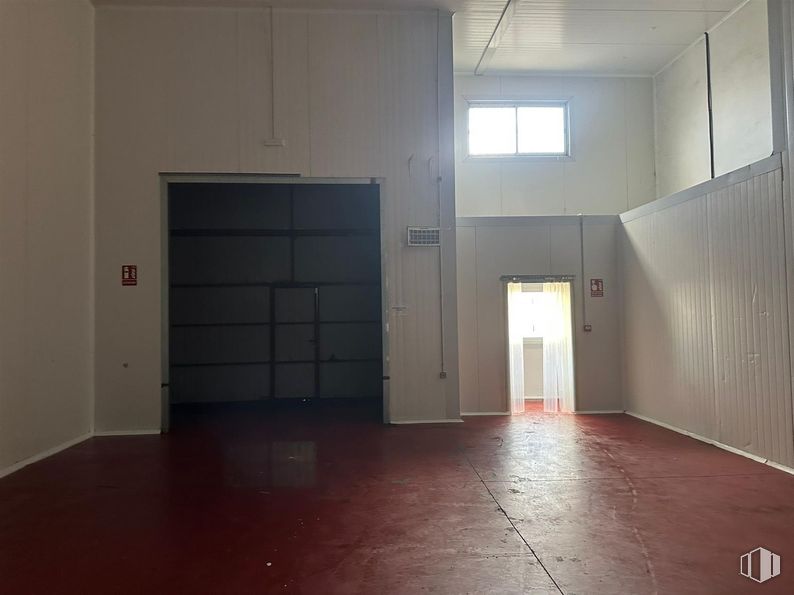 Industrial for rent at Zona Industrial, Lominchar, Toledo, 45212 with window, door, flooring, floor, composite material, ceiling, hall, building material, paint and wood stain around