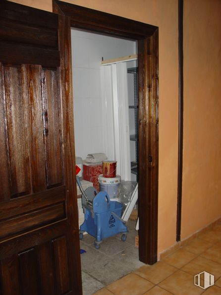 Nave en alquiler en Calle Paloma, 5, Fuenlabrada, Madrid, 28946 con armario, edificio, puerta, ebanistería, madera, accesorio, casa, suelo, piso y puerta de casa alrededor