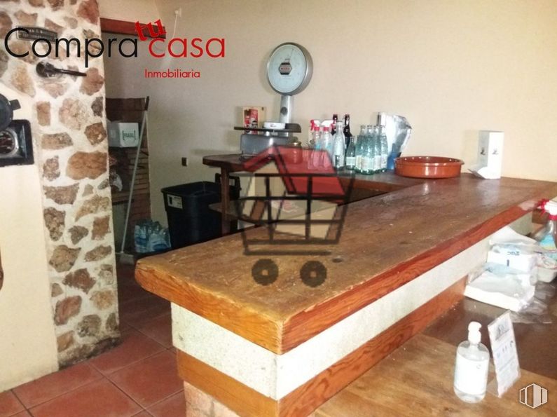 Local en venta en Calle Castejón, Otero de Herreros, Segovia, 40422 con productos envasados, ebanistería, propiedad, madera, interiorismo, suelo, piso, edificio, casa y reloj alrededor