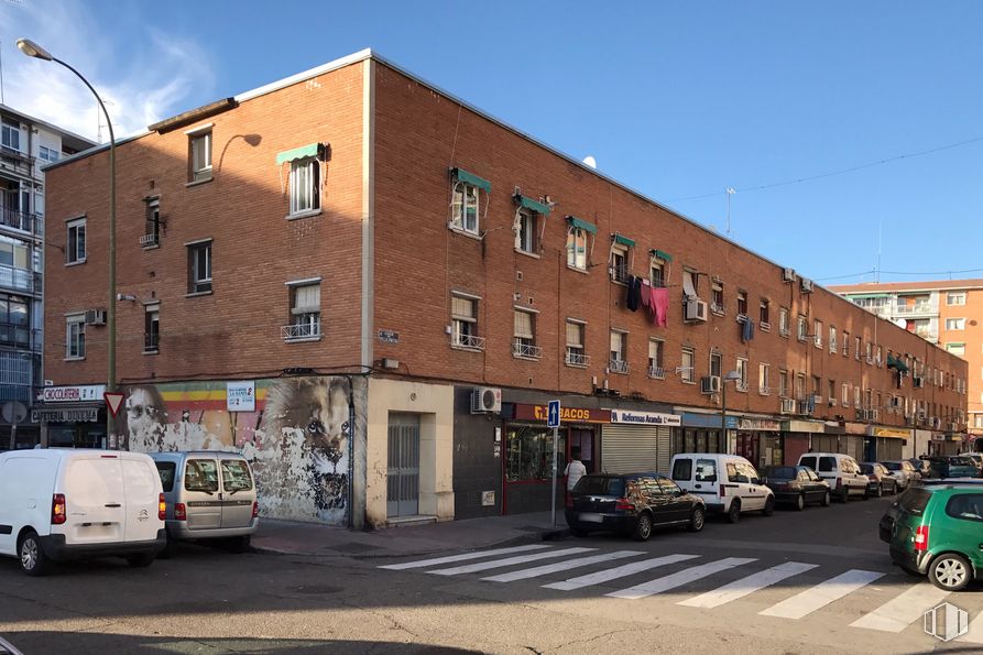 Local en venta en Calle Villajimena, 18, Vicálvaro, Madrid, 28032 con coche, camioneta, edificio, rueda, neumático, vehículo terrestre, ventana, cielo, vehículo y infraestructura alrededor