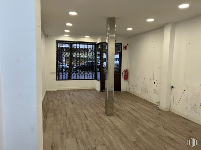 Local en venta en Calle Ezequiel Solana, Ciudad Lineal, Madrid, 28017 con madera, suelos, suelo, hall, accesorio, madera dura, tablón, vidrio, evento y techo alrededor