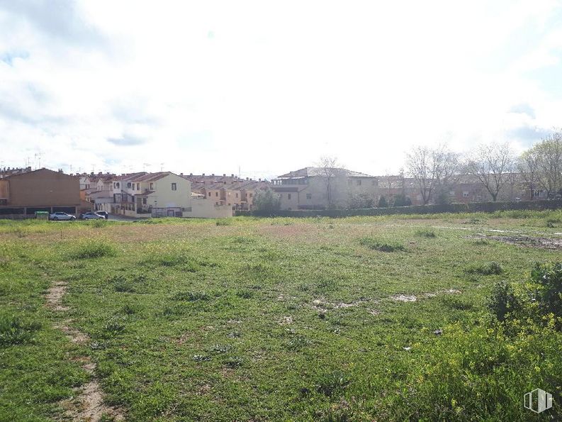 Land for sale at Camino Tocenaque, 26, Recas, Toledo, 45211 with house, cloud, plant, sky, natural landscape, land lot, tree, grass, building and grassland around