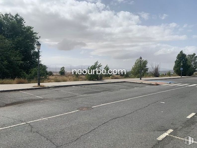 Land for sale at Calle Albacete, Ávila, 05004 with cloud, sky, tree, plant, road surface, asphalt, land lot, tar, landscape and composite material around