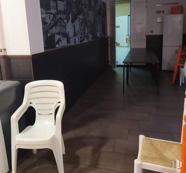 Retail for sale at Calle Amargura, Carbonero el Mayor, Segovia, 40270 with chair, table, property, interior design, flooring, floor, wood, door, building and living room around