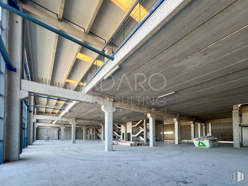 Industrial for rent at Calle Francisco Alonso, Alcalá de Henares, Madrid, 28806 with composite material, column, beam, ceiling, concrete, building material, engineering, parking lot, steel and hall around