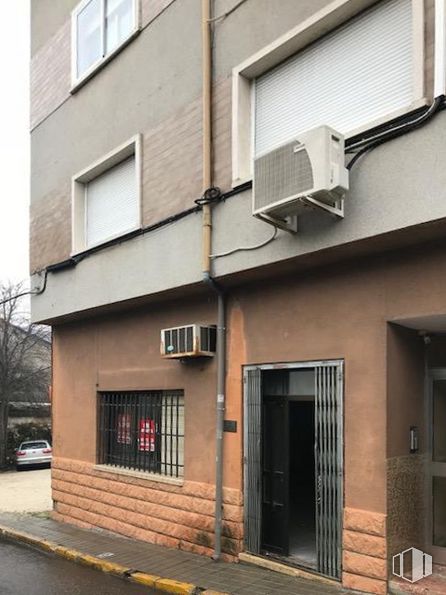 Retail for sale at Calle Juan de Austria, 6, Arenas de San Pedro, Ávila, 05400 with window, door, projector, building, fixture, wood, architecture, asphalt, brick and wall around