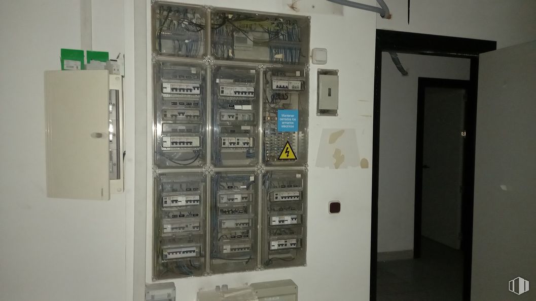 Local en venta en Calle Cánovas del Castillo, Alcalá de Henares, Madrid, 28807 con panel de control, cableado eléctrico, equipo de audio, gas, electricidad, máquina, ingeniería electrónica, componente electrónico, ingeniería y suministro eléctrico alrededor