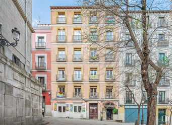 Retail for sale & for rent at Plaza de la Paja, Centro, Madrid, 28005 with building, wall, window, apartment, neighbourhood, facade, urban area, town, urban design and condominium around