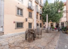 Retail for sale at San Lorenzo de El Escorial, San Lorenzo de El Escorial, Madrid, 28200 with window, chair, wall, apartment, flowerpot, houseplant, courtyard, outdoor furniture, outdoor table and balcony around