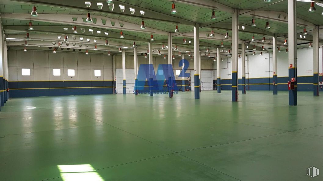 Industrial for rent at Zona Coslada, Coslada, Madrid, 28820 with person, flooring, floor, lighting, ceiling, hall, fluorescent lamp, field house, column and shade around