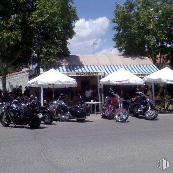 Local en venta en Paseo Avilés, 24, El Álamo, Madrid, 28607 con motocicleta, paraguas, rueda, neumático, nube, cielo, vehículo, vehículo motorizado, neumático automotriz y infraestructura alrededor