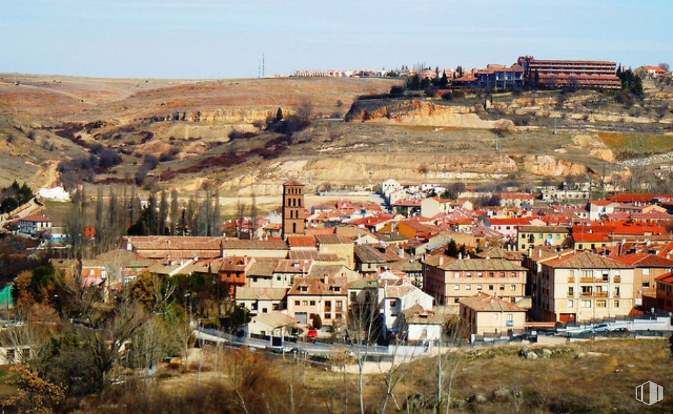 Land for sale at Calle San Gabriel, Segovia, 40003 with building, sky, daytime, ecoregion, nature, plant, window, house, tree and biome around