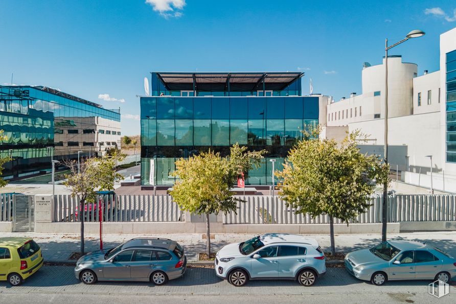 Oficina en alquiler en Charmex Green Building II, Calle Miguel Faraday, 18, Getafe, Madrid, 28906 con coche, edificio, rueda, neumático, vehículo terrestre, cielo, nube, día, vehículo y luz alrededor