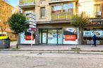 Retail for sale at Centro urbano, Leganés, Madrid, 28917 with waste container, person, window, building, plant, yellow, road surface, asphalt, tree and door around