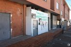 Retail for sale at Carretera Extremadura, 29, Santa Cruz del Retamar, Toledo, 45513 with door, window, building, fixture, road surface, brick, brickwork, asphalt, wood and city around