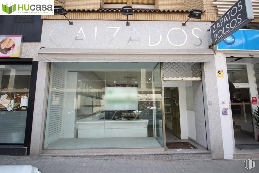 Retail for sale & for rent at Zona Santa Teresa, Toledo, 45004 with property, building, facade, gas, font, retail, fixture, door, awning and street around