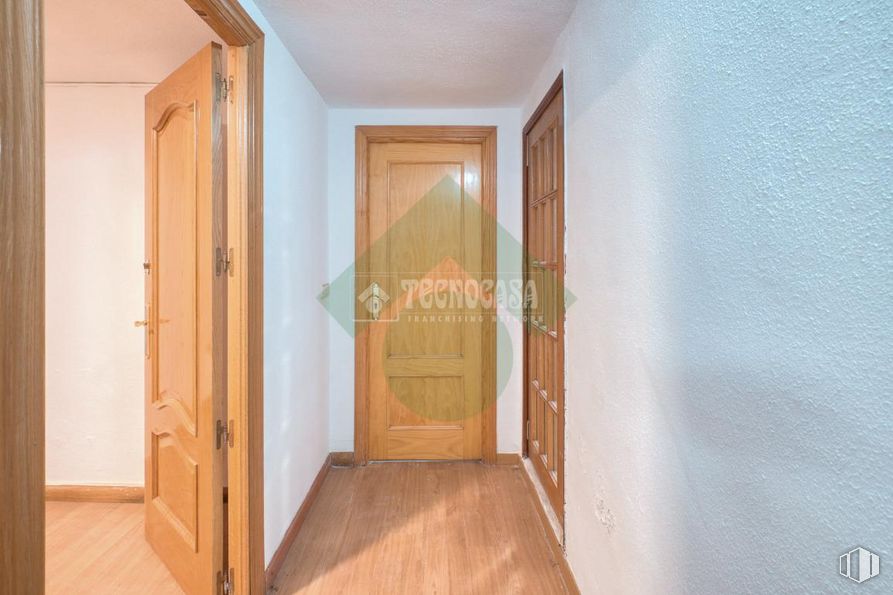 Local en venta en Calle Eduardo Morales, Carabanchel, Madrid, 28025 con puerta, edificio, accesorio, madera, pintura, puerta de casa, tinte para madera, suelos, suelo y madera dura alrededor