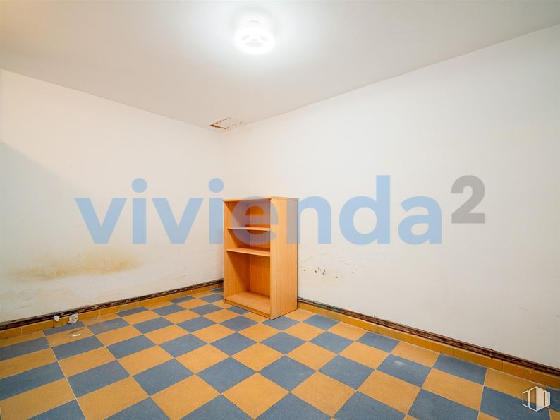 Retail for sale at Calle Ribadavia, Fuencarral - El Pardo, Madrid, 28029 with light fixture, bookcase, flooring, floor, room, ceiling, tile flooring, wood stain, design and hardwood around