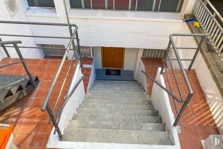 Local en venta en Avenida de Baviera, 5, Salamanca, Madrid, 28028 con ventana, escaleras, madera, edificio, suelo, puerta, diseño urbano, casa, simetría y techo alrededor