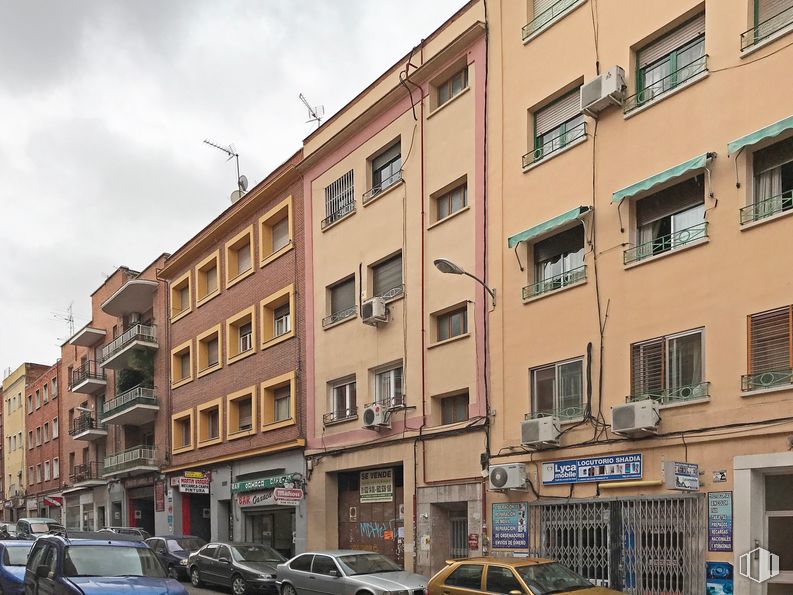 Local en venta en Calle Jesús del Gran Poder, 18, Usera, Madrid, 28026 con coche, ventana, edificio, luz de estacionamiento, neumático, vehículo terrestre, rueda, vehículo, nube y cielo alrededor