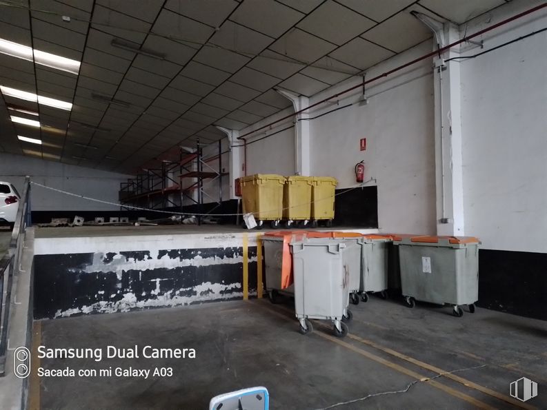 Industrial for rent at Calle Torre de Don Miguel, Villa de Vallecas, Madrid, 28031 with building, flooring, floor, gas, wood, machine, engineering, ceiling, event and asphalt around