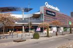 Retail for rent at C.C. Quadernillos, Calle Don Juan Tenorio, 3, Alcalá de Henares, Madrid, 28805 with building, sky, plant, property, shade, urban design, residential area, real estate, facade and city around