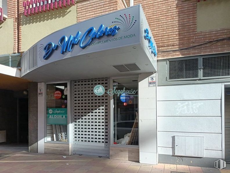 Retail for rent at Calle José Zorrilla, Segovia, 40002 with window, door, composite material, logo, sign, advertising and aluminium around