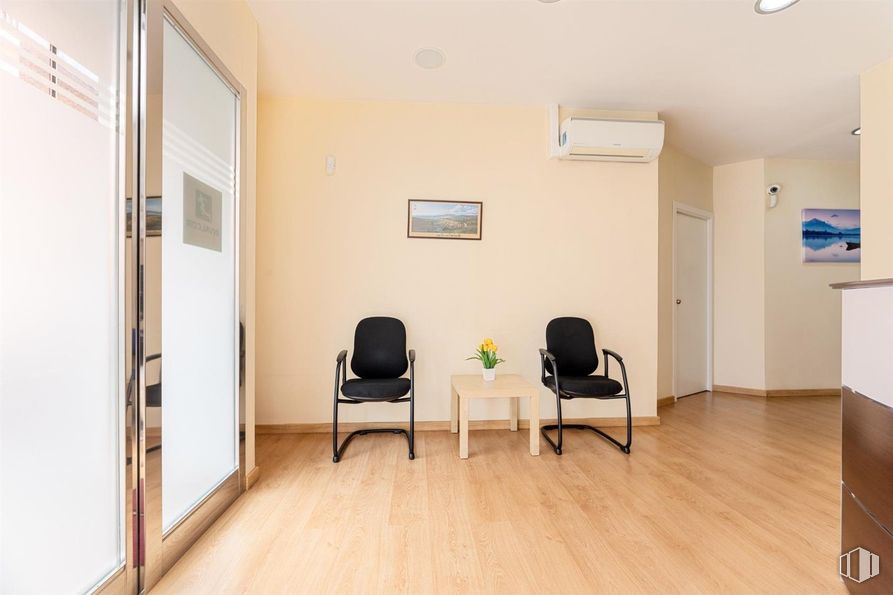 Local en venta en Barrio Properidad, Chamartín, Madrid, 28002 con silla, mesa, puerta, propiedad, confort, madera, interiorismo, hall, suelos y accesorio alrededor