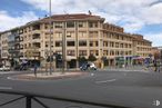 Retail for sale at Avenida Acueducto, Segovia, 40002 with building, cloud, sky, window, street light, wheel, plant, thoroughfare, urban design and house around