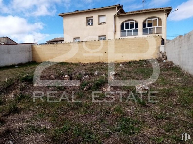 Land for sale at Casco urbano, Pioz, Guadalajara, 19162 with window, house, cloud, sky, plant, building, grass, landscape, rural area and facade around