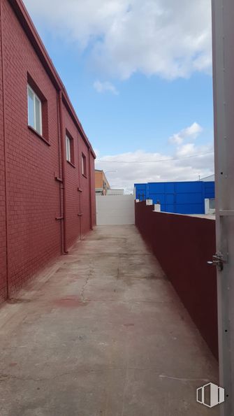 Industrial for sale at Calle Cedro, Arganda del Rey, Madrid, 28500 with window, wall, composite material, concrete, building material, daylighting and alley around