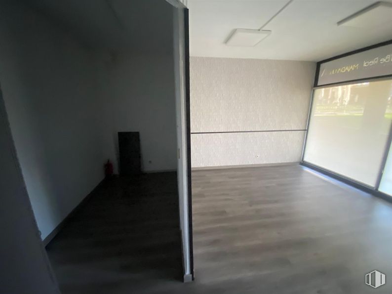 Local en alquiler en Calle Granadilla, 22, Majadahonda, Madrid, 28220 con suelos, suelo, suelos de madera, suelo laminado, madera dura, vidrio, transparencia, tinte para madera, contrachapado y tablón alrededor