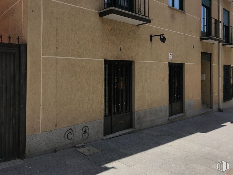 Local en venta en Calle Ermita, 4, Collado Mediano, Madrid, 28450 con puerta, propiedad, ventana, accesorio, edificio, superficie de la carretera, madera, barrio, zona residencial y material compuesto alrededor