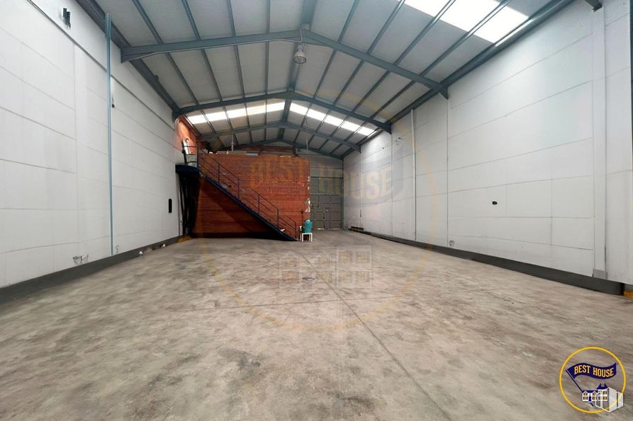 Industrial for sale at Polígono Industrial Carretera Motilla, Cuenca, 16004 with building, asphalt, wood, floor, fixture, flooring, composite material, hall, road surface and roof around