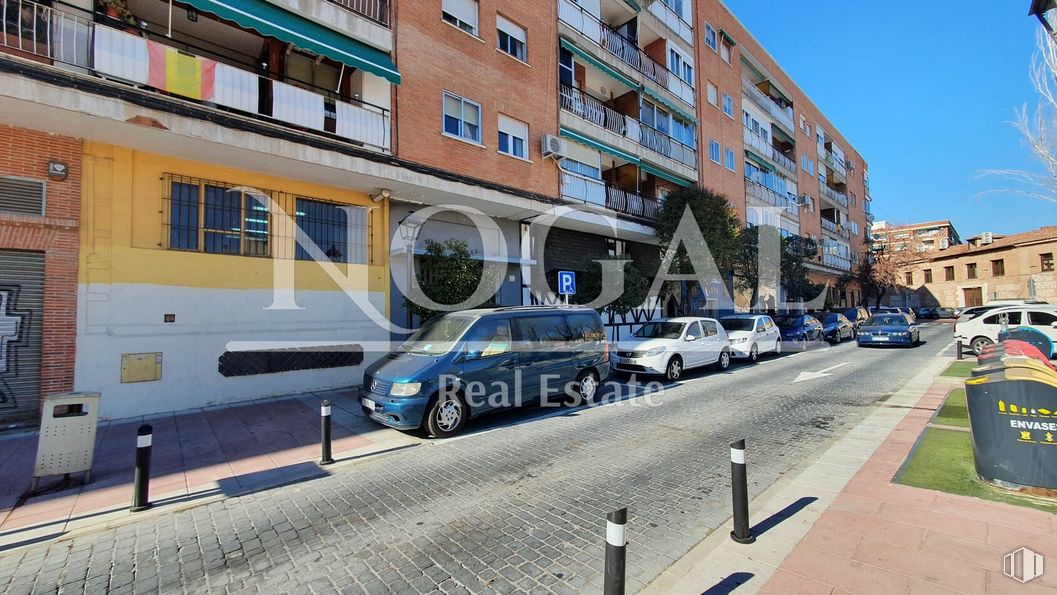 Local en venta en Ronda Poniente, 13, Torrejón de Ardoz, Madrid, 28850 con coche, ventana, edificio, rueda, vehículo, neumático, cielo, diseño urbano, vehículo motorizado y modo de transporte alrededor