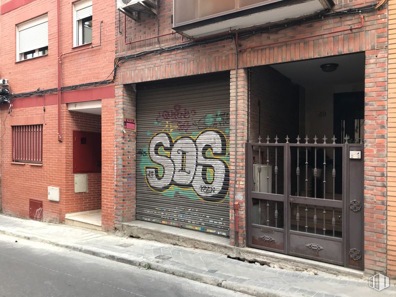 Local en alquiler en Calle Sanz Raso, 49, Puente de Vallecas, Madrid, 28038 con ventana, puerta, edificio, propiedad, albañilería, madera, accesorio, ladrillo, arte y barrio alrededor