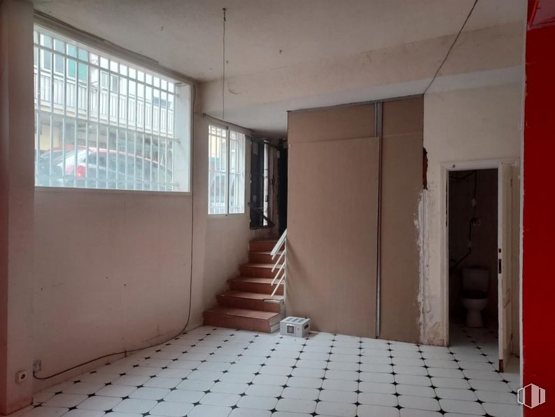 Local en venta en Calle Isla de Rodas, Fuencarral - El Pardo, Madrid, 28034 con ventana, accesorio, madera, piso, pavimentos, pared, pasillo, sombra, tintes y sombras y material compuesto alrededor