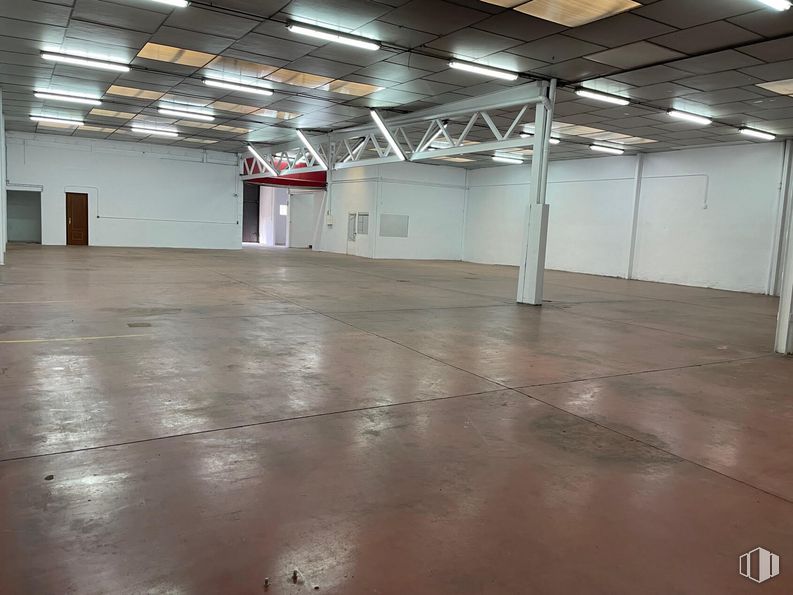 Industrial for rent at Calle Ventalama, Toledo, 45007 with building, light, fixture, flooring, hall, interior design, floor, line, parking and ceiling around