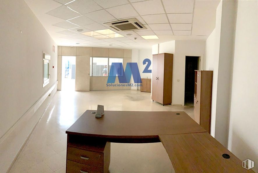 Industrial for sale & for rent at Avenida Industria, Coslada, Madrid, 28820 with desk, light fixture, lighting, flooring, interior design, floor, ceiling, furniture, room and hall around