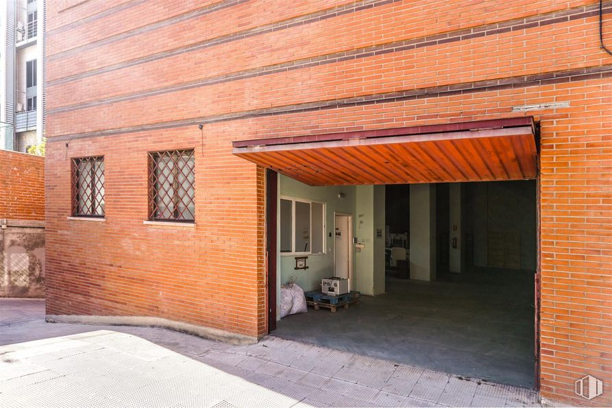 Nave en venta en Calle San Sotero, 11, San Blas - Canillejas, Madrid, 28037 con ventana, edificio, madera, albañilería, ladrillo, arquitectura, superficie de la carretera, barrio, material de construcción y fachada alrededor