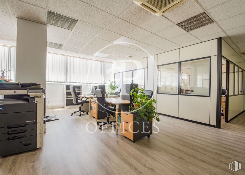 Oficina en venta en Zona Hortaleza, Hortaleza, Madrid, 28043 con silla, planta de interior, propiedad, mueble, planta, accesorio, diseño de interiores, madera, cajón y ebanistería alrededor