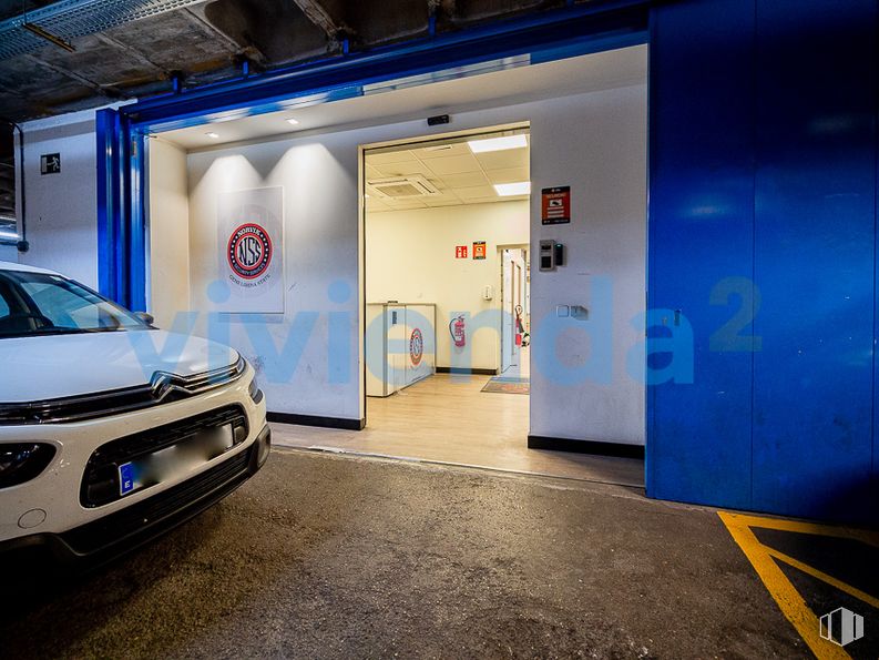 Industrial for rent at Zona Valdefuentes, Hortaleza, Madrid, 28033 with car, land vehicle, vehicle, automotive lighting, building, hood, vehicle registration plate, automotive tire, automotive design and tire around