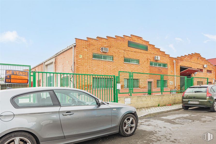 Nave en venta en Calle Jacinto Benavente, 7-9, Paracuellos de Jarama, Madrid, 28860 con coche, neumático, rueda, edificio, puerta, ventana, cielo, vehículo terrestre, vehículo y nube alrededor