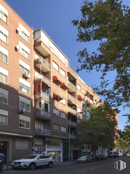 Local en venta en Calle Infanta Mercedes, Tetuán, Madrid, 28020 con coche, edificio, cielo, día, propiedad, neumático, ventana, vehículo, rueda y infraestructura alrededor