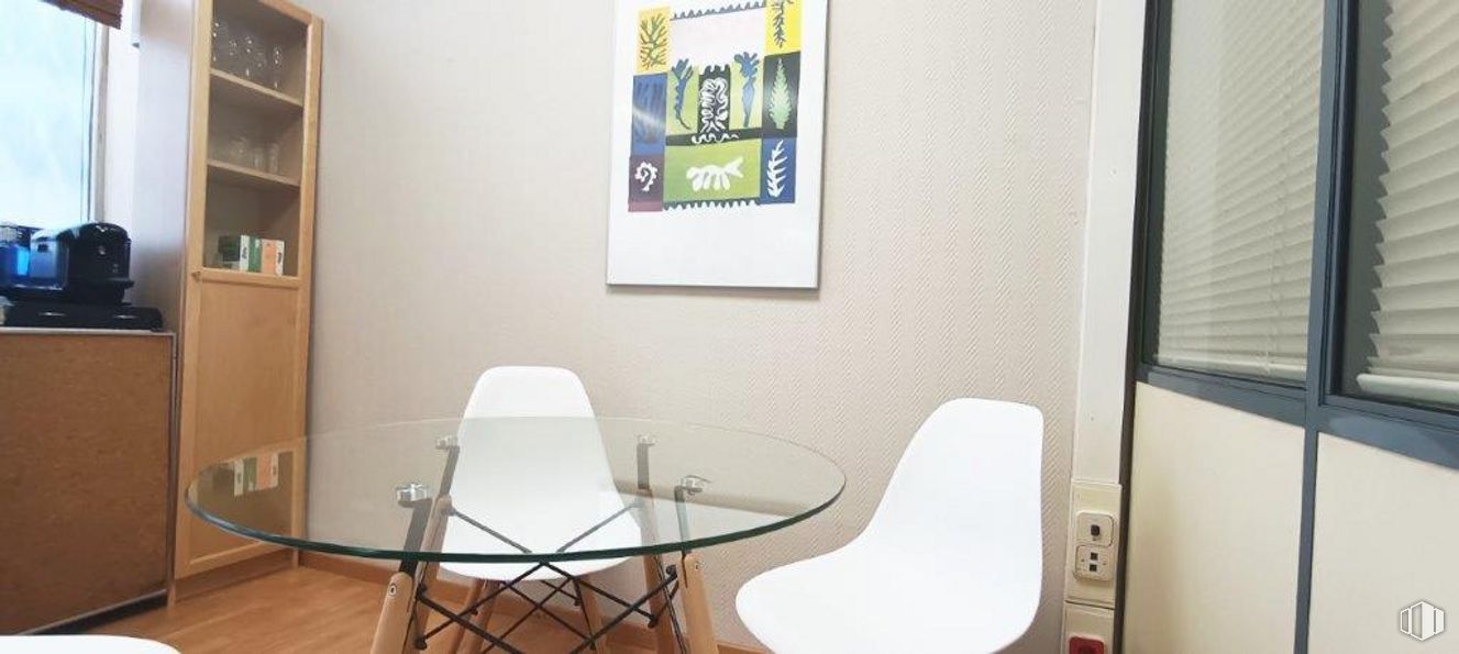 Retail for sale at Calle Martínez Villergas, Ciudad Lineal, Madrid, 28027 with picture frame, chair, table, furniture, product, interior design, shelf, wood, line and floor around