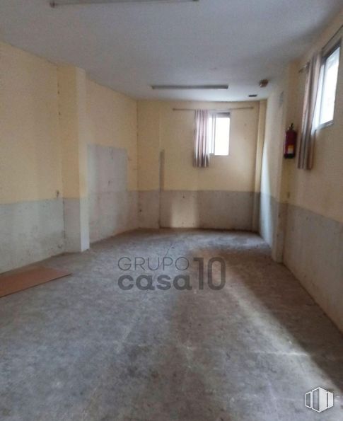 Retail for sale & for rent at Calle Zurbarán, Getafe, Madrid, 28904 with window, fixture, wood, floor, hall, flooring, building, paint, ceiling and composite material around