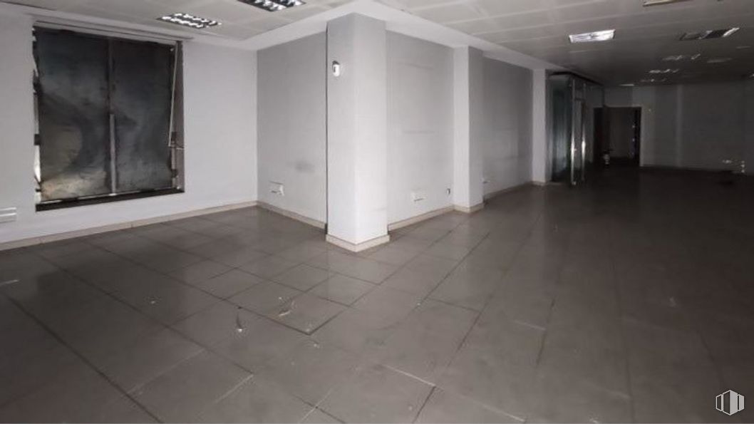 Local en alquiler y venta en Calle La Habana, Fuenlabrada, Madrid, 28945 con ventana, accesorio, suelos, suelo, suelo de baldosas, propiedad material, material de construcción, hall, vidrio y techo alrededor