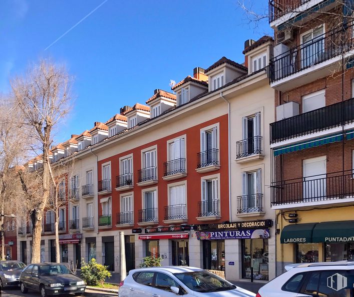 Local en alquiler y venta en Calle Florida, 21, Aranjuez, Madrid, 28300 con coche, edificio, cielo, rueda, neumático, vehículo, ventana, luz de estacionamiento automotriz, exterior automotriz y barrio alrededor