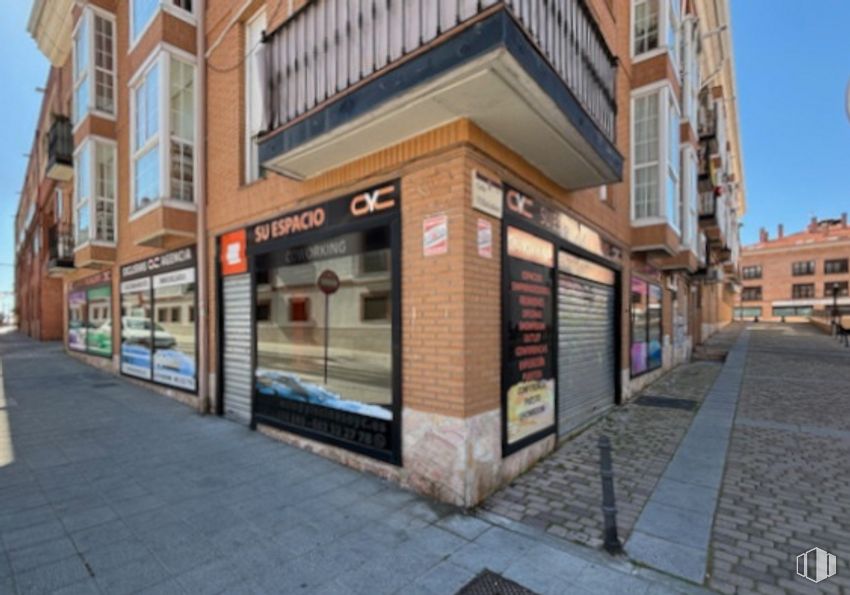 Local en alquiler en Calle Villalobos, 3, Griñón, Madrid, 28971 con ventana, edificio, superficie de la carretera, cielo, diseño urbano, madera, acera, ladrillo, albañilería y fachada alrededor