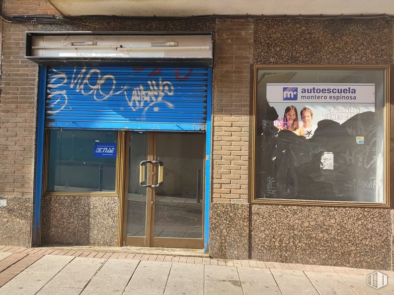 Local en alquiler en Calle Polvoranca, Alcorcón, Madrid, 28921 con persona, puerta, edificio, , , , , ,  y  alrededor